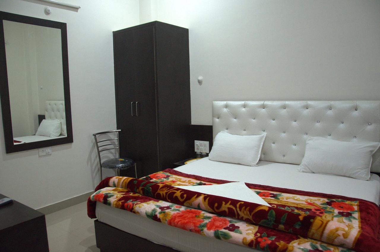 Hotel Mahabir Inn Mathura Exteriör bild