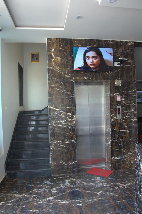 Hotel Mahabir Inn Mathura Exteriör bild